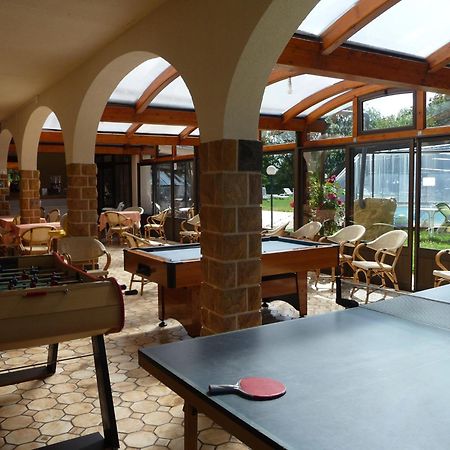 Logis La Rose Des Vents Volvic Exterior foto