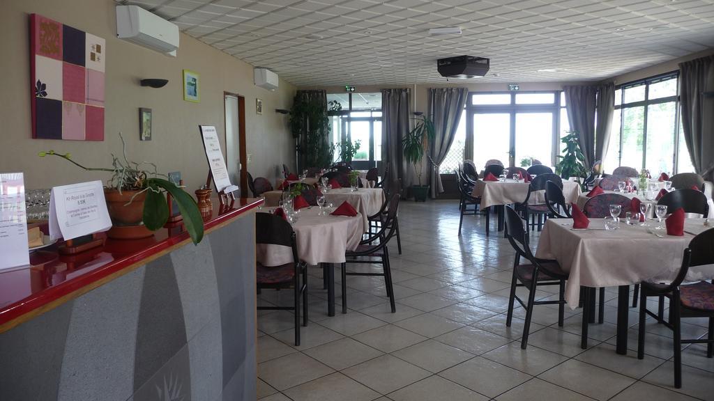 Logis La Rose Des Vents Volvic Exterior foto
