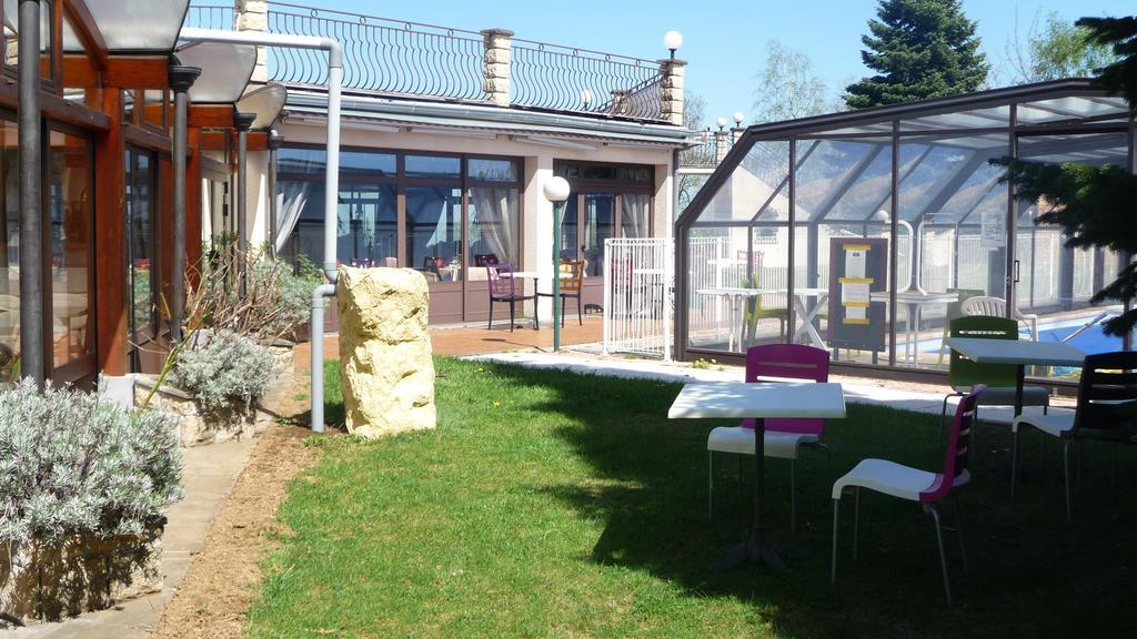 Logis La Rose Des Vents Volvic Exterior foto