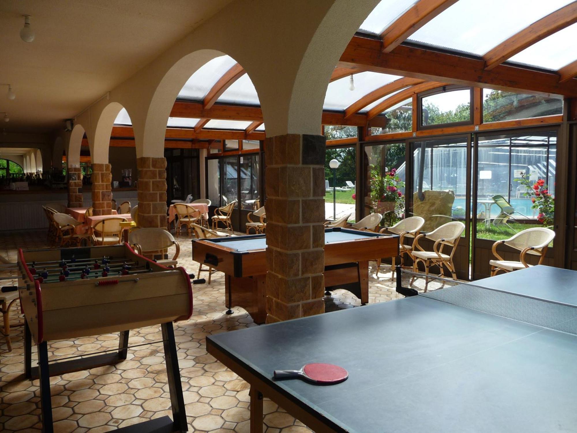 Logis La Rose Des Vents Volvic Exterior foto