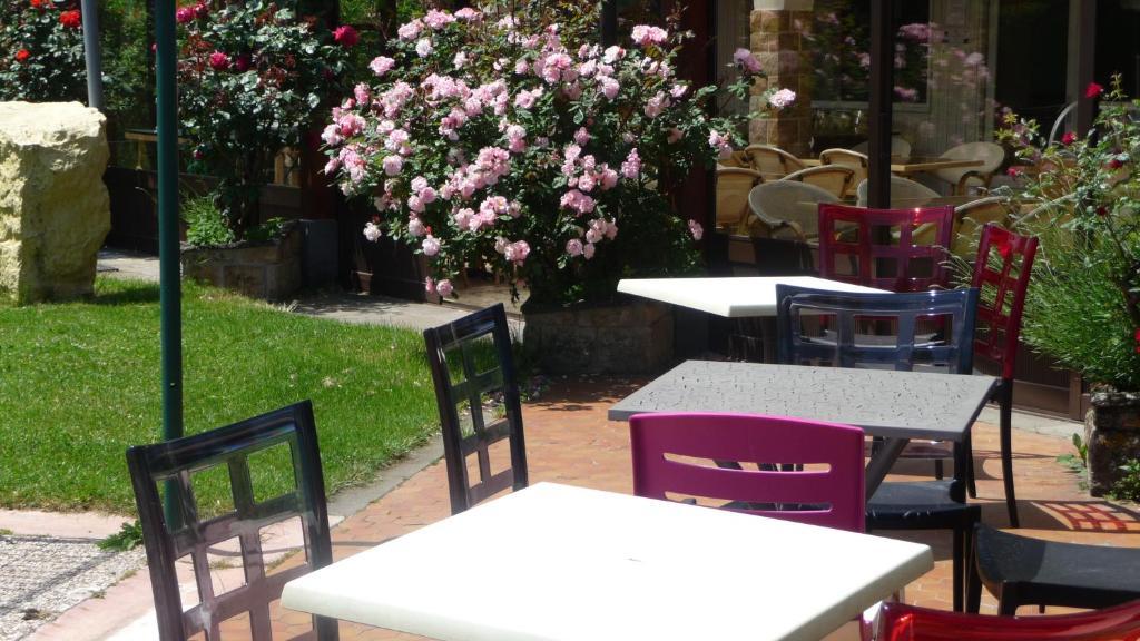 Logis La Rose Des Vents Volvic Exterior foto