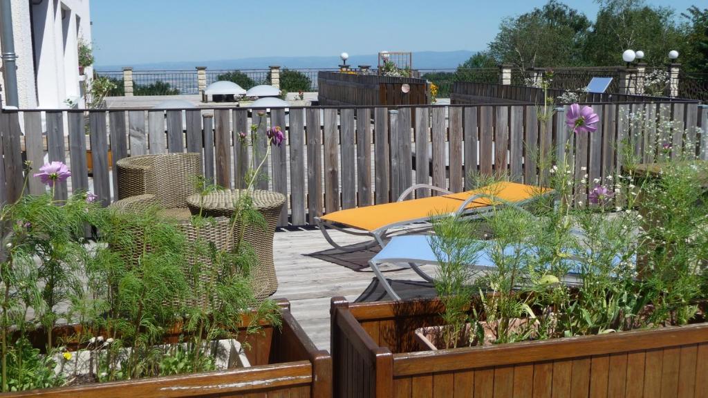 Logis La Rose Des Vents Volvic Exterior foto