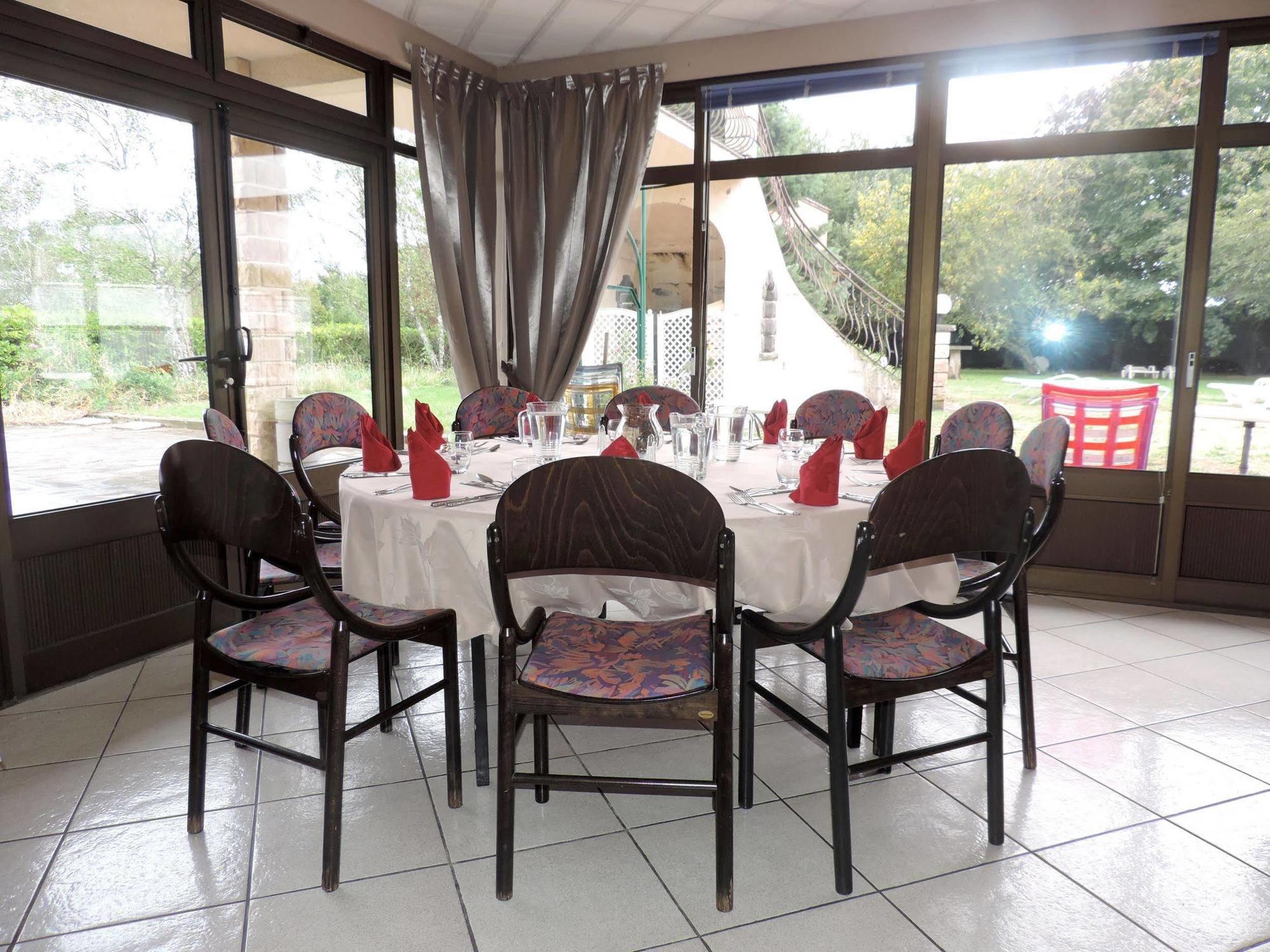 Logis La Rose Des Vents Volvic Exterior foto