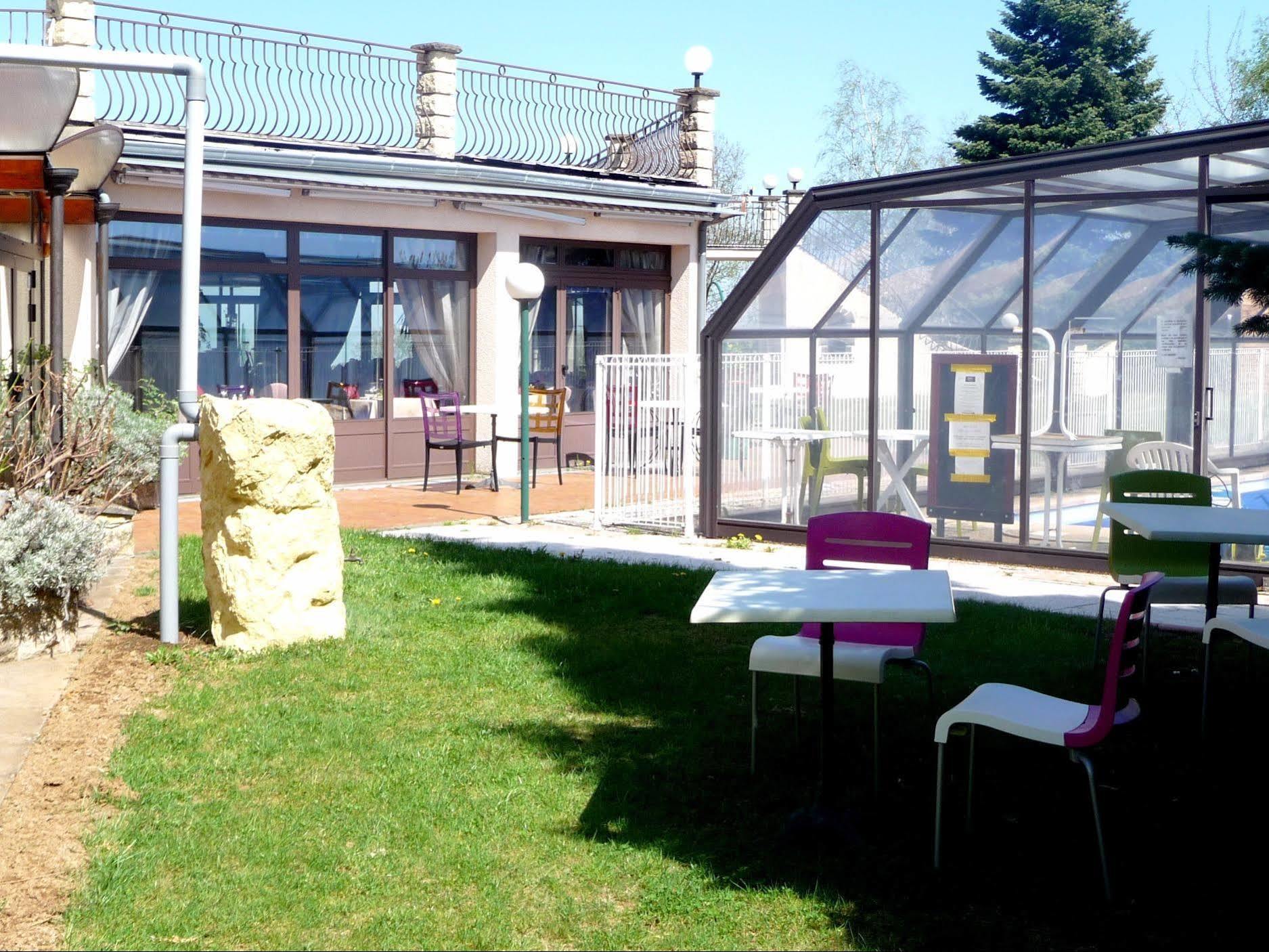 Logis La Rose Des Vents Volvic Exterior foto