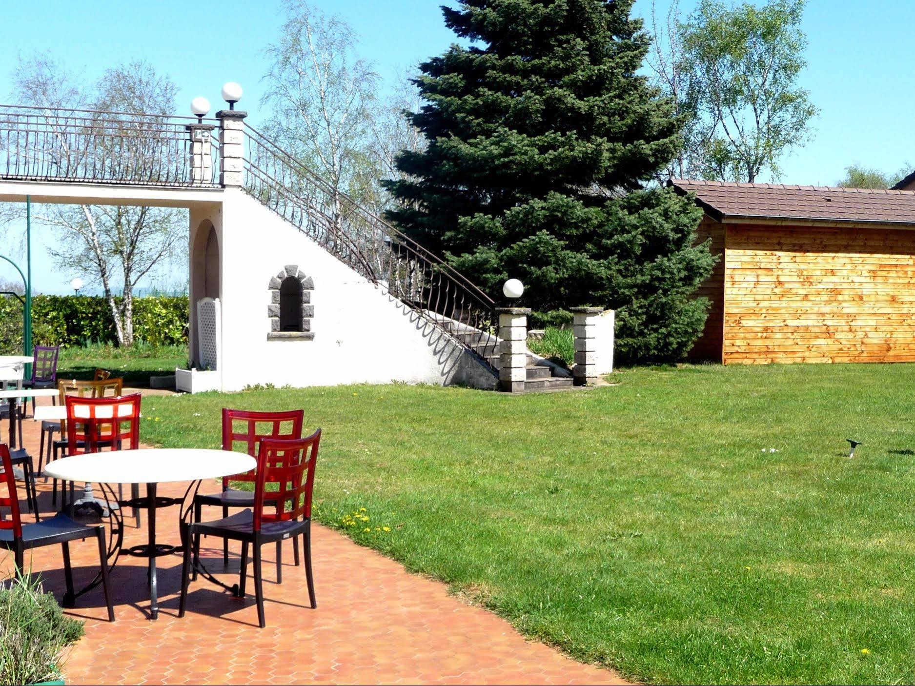 Logis La Rose Des Vents Volvic Exterior foto
