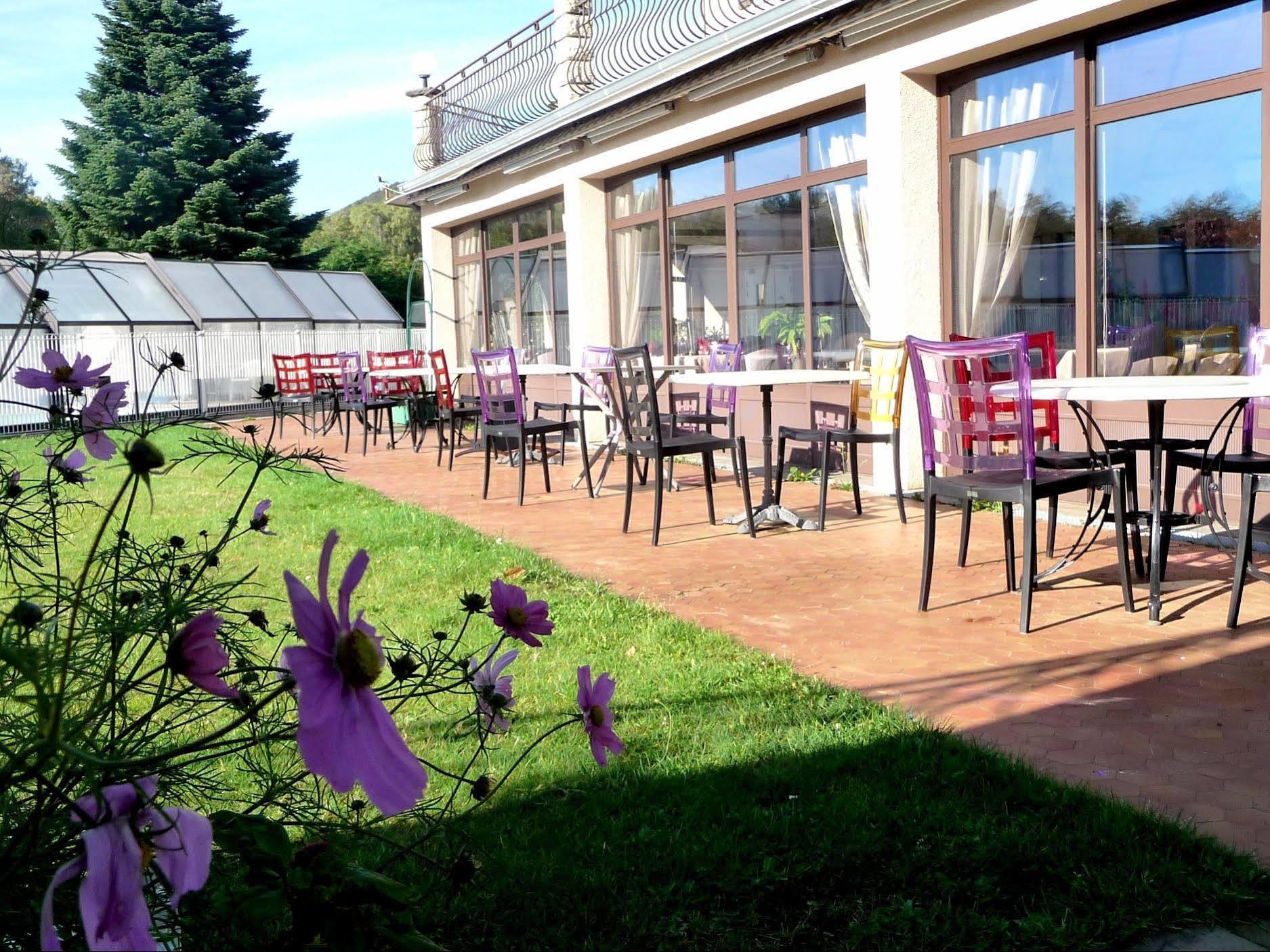 Logis La Rose Des Vents Volvic Exterior foto