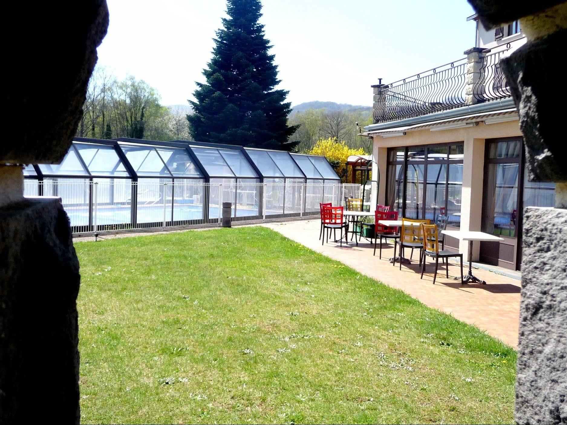 Logis La Rose Des Vents Volvic Exterior foto
