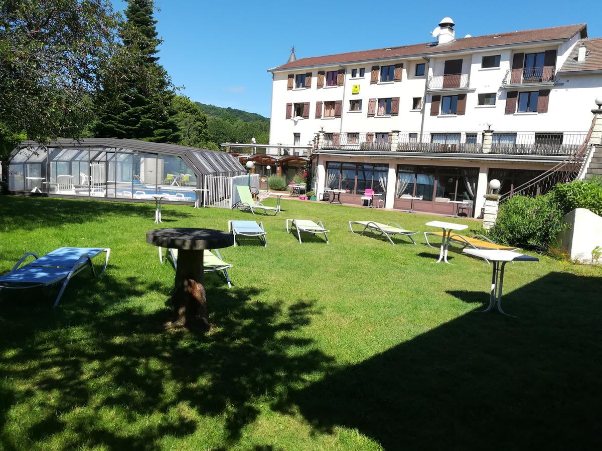 Logis La Rose Des Vents Volvic Exterior foto
