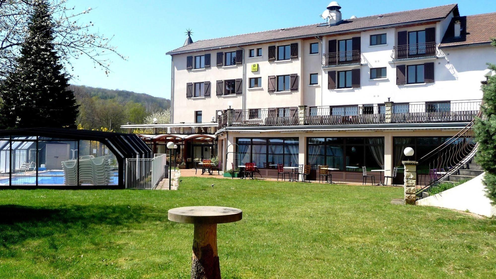 Logis La Rose Des Vents Volvic Exterior foto
