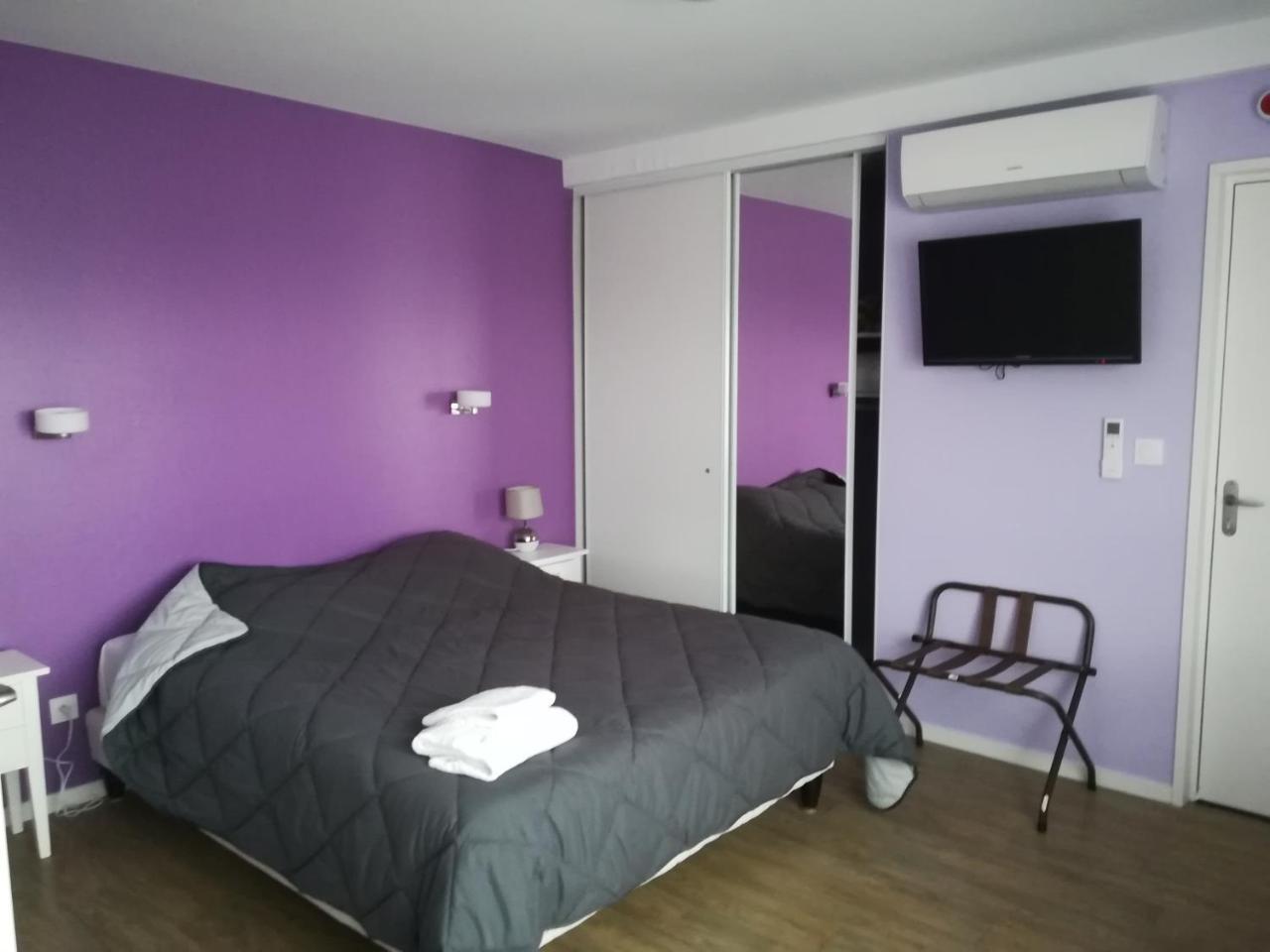 Logis La Rose Des Vents Volvic Exterior foto