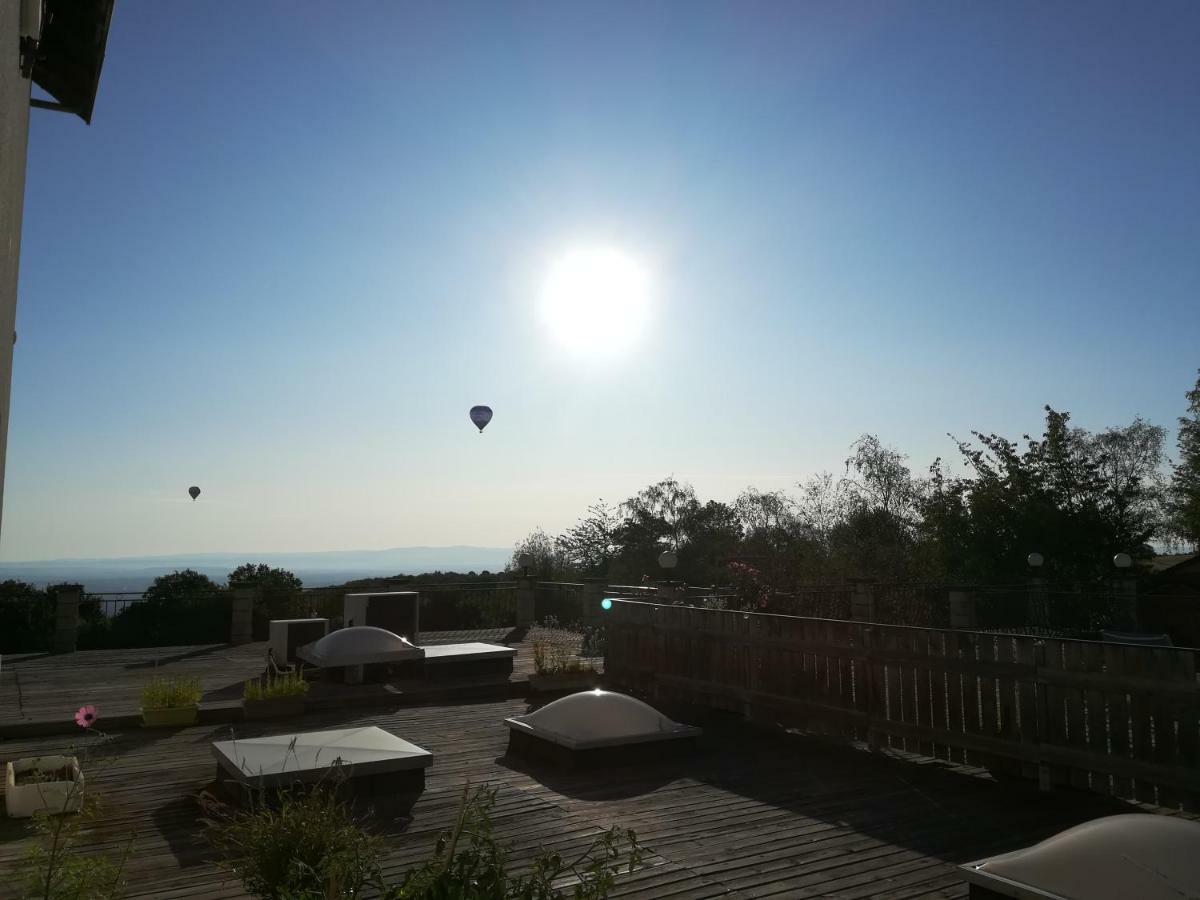 Logis La Rose Des Vents Volvic Exterior foto