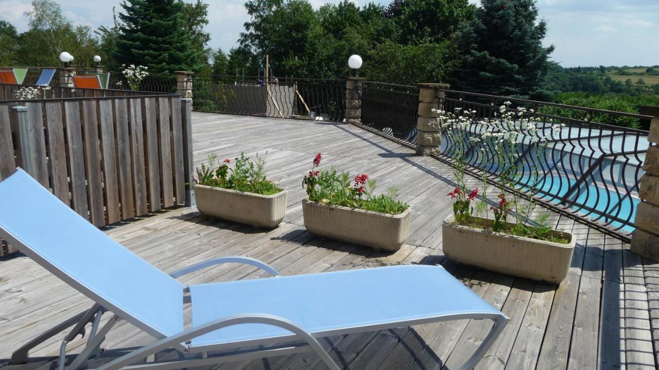 Logis La Rose Des Vents Volvic Exterior foto