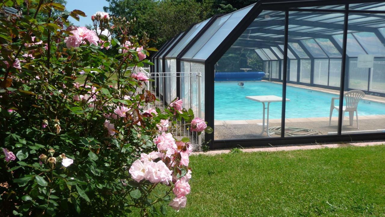 Logis La Rose Des Vents Volvic Exterior foto